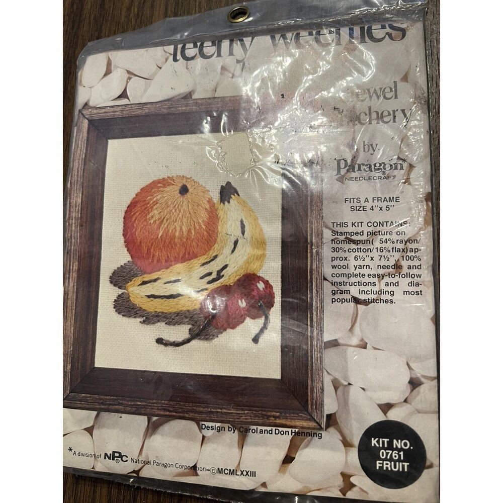 Paragon Teeny Weenies 1973 Crewel Stitchery Kit #0761 FRUIT 4 X 5 inch New